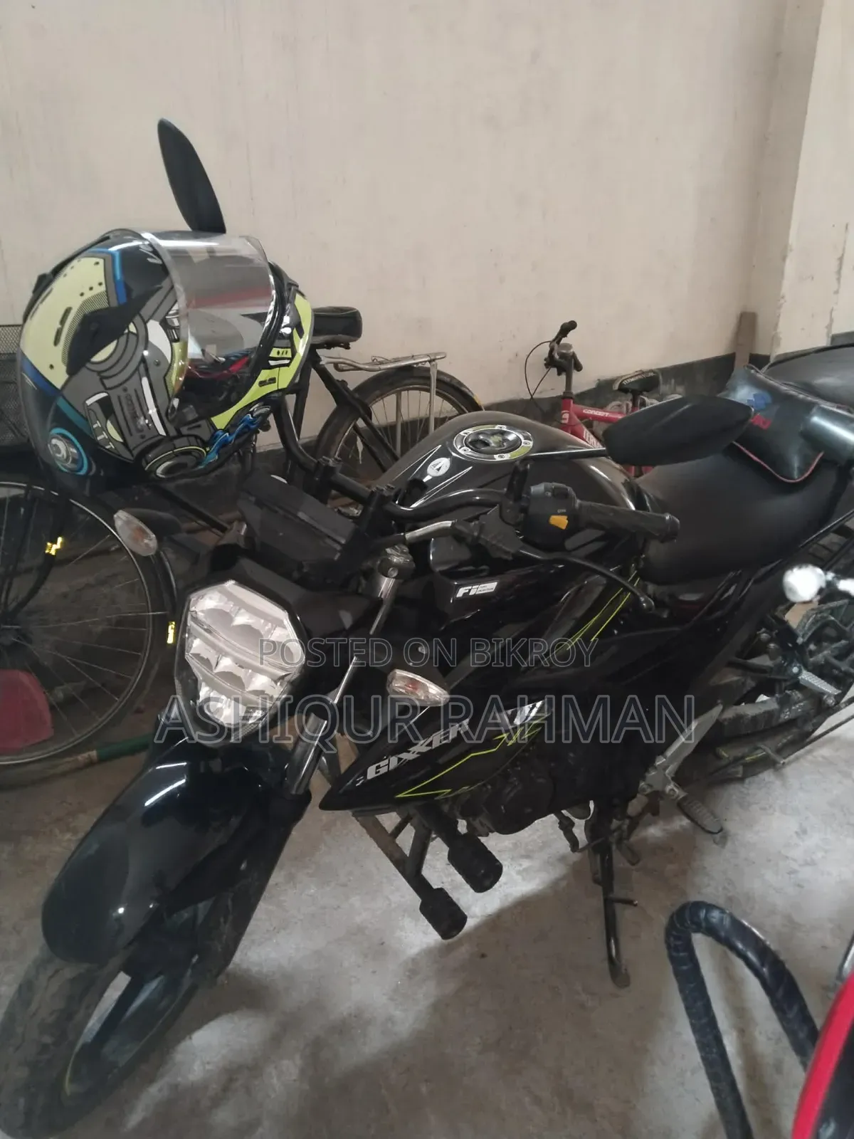 সুজুকি জিক্সার ২০২২ কালো