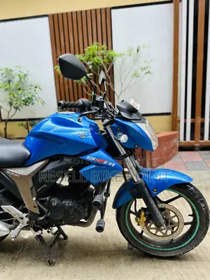 সুজুকি জিক্সার ২০২২ নীল