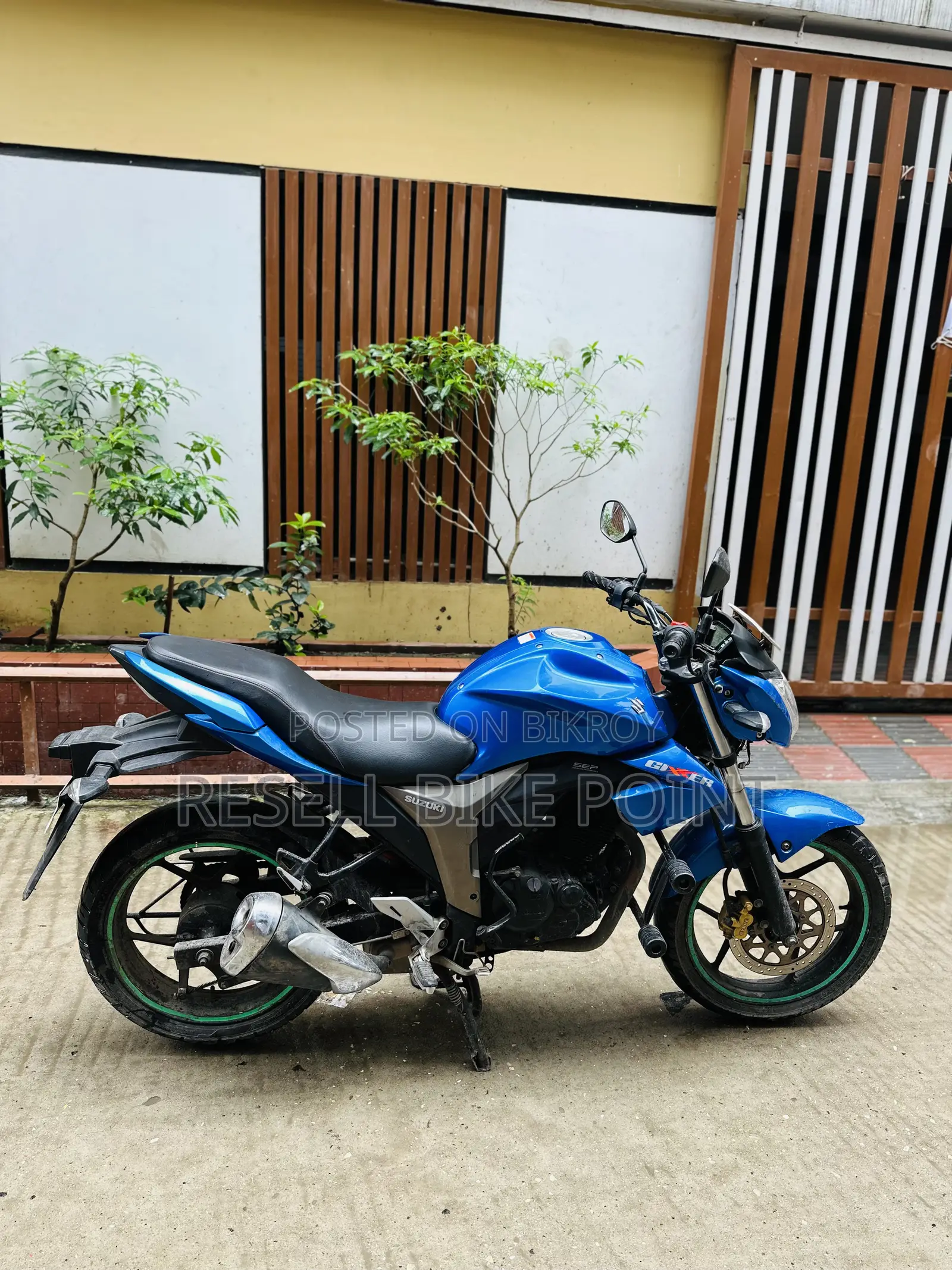 সুজুকি জিক্সার ২০২২ নীল