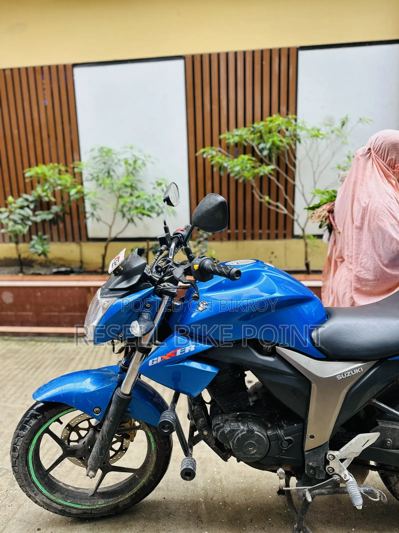 সুজুকি জিক্সার ২০২২ নীল