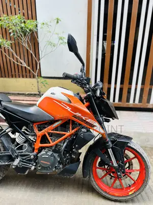 KTM Duke 125 2022 Orange