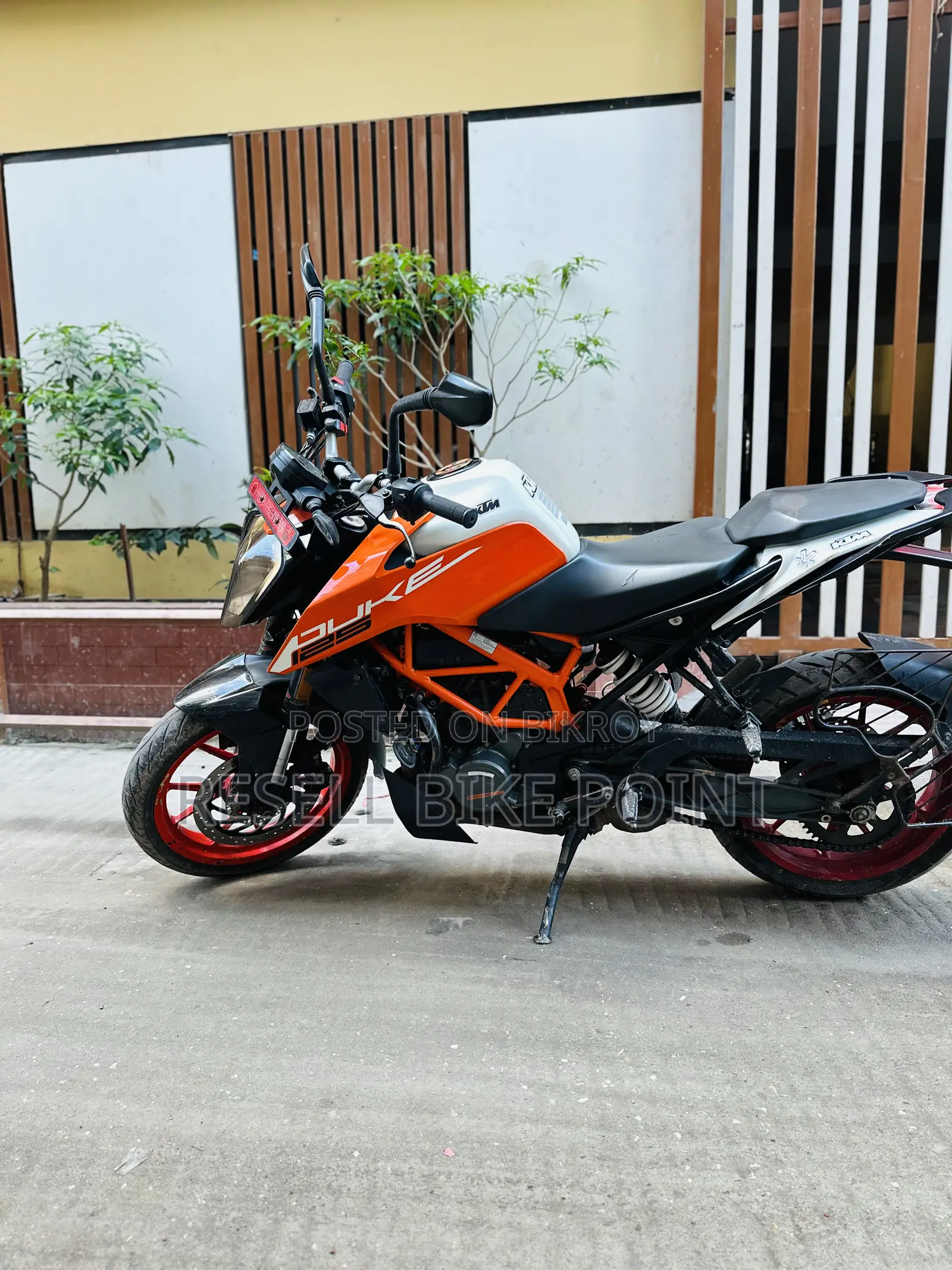 KTM Duke 125 2022 Orange