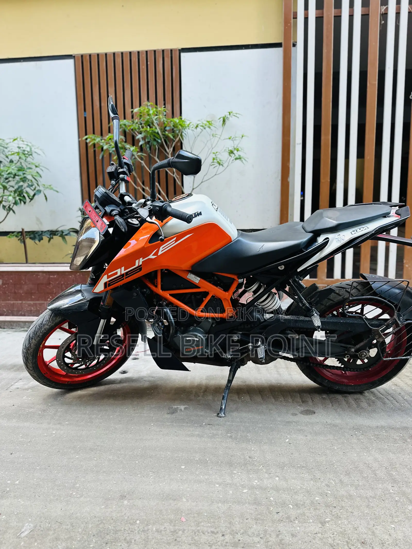 KTM Duke 125 2022 Orange