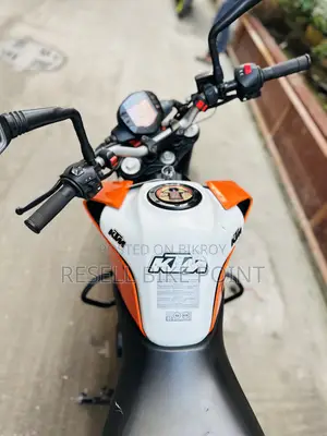 KTM Duke 125 2022 Orange