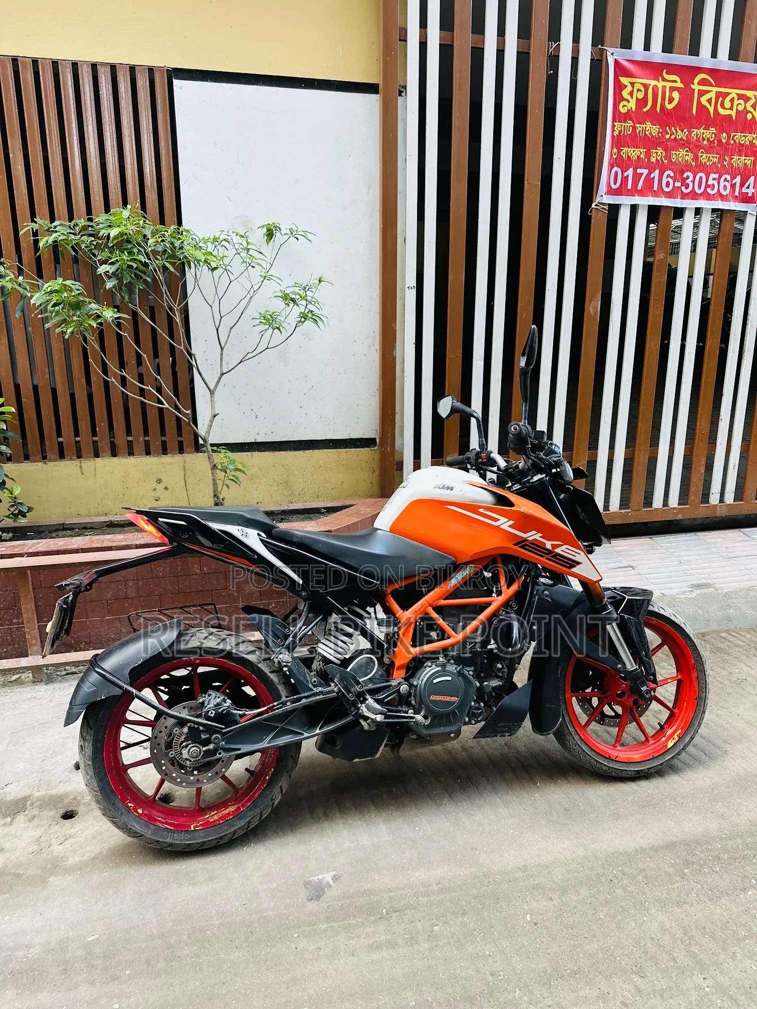 KTM Duke 125 2022 Orange