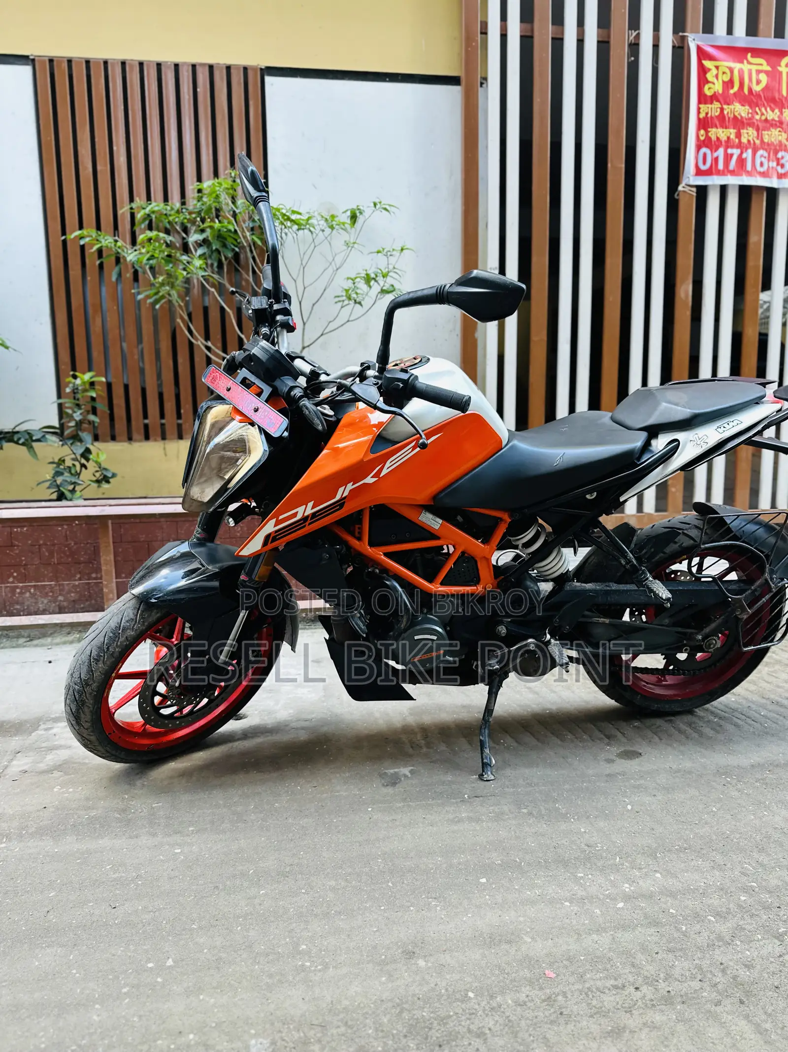 KTM Duke 125 2022 Orange
