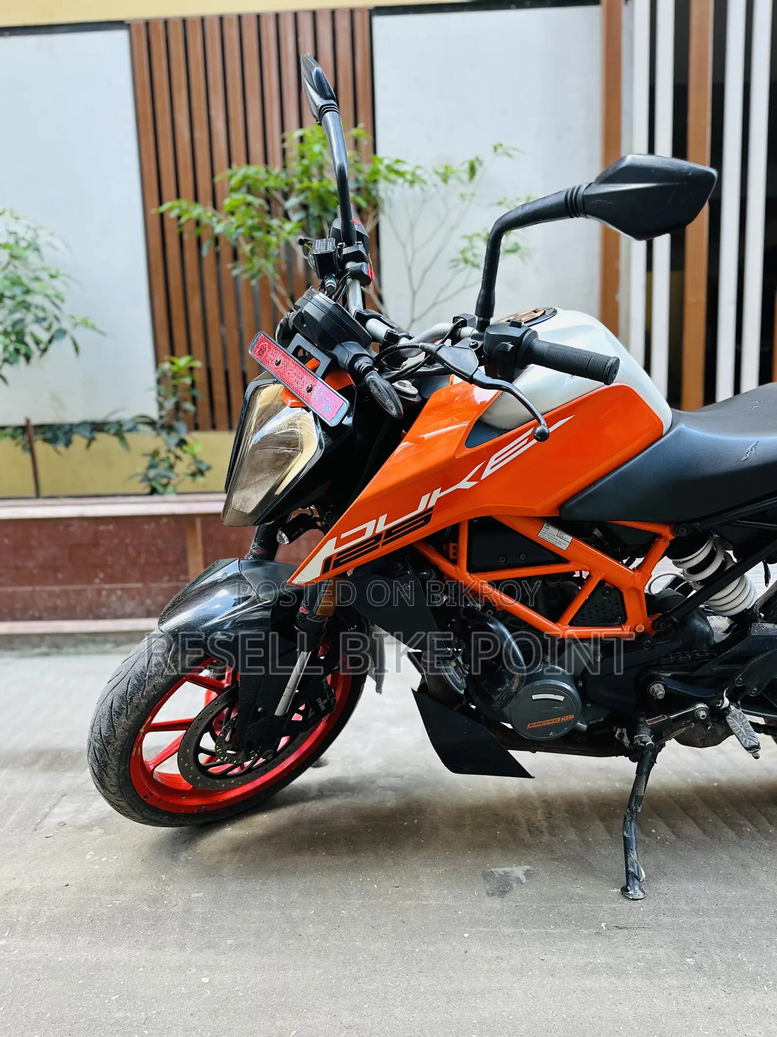 KTM Duke 125 2022 Orange