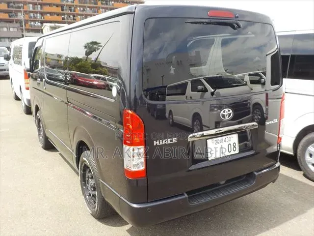 Toyota HiAce 2021 Black