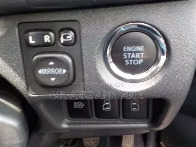 Toyota HiAce 2021 Black