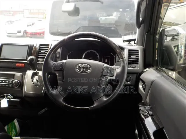 Toyota HiAce 2021 Black