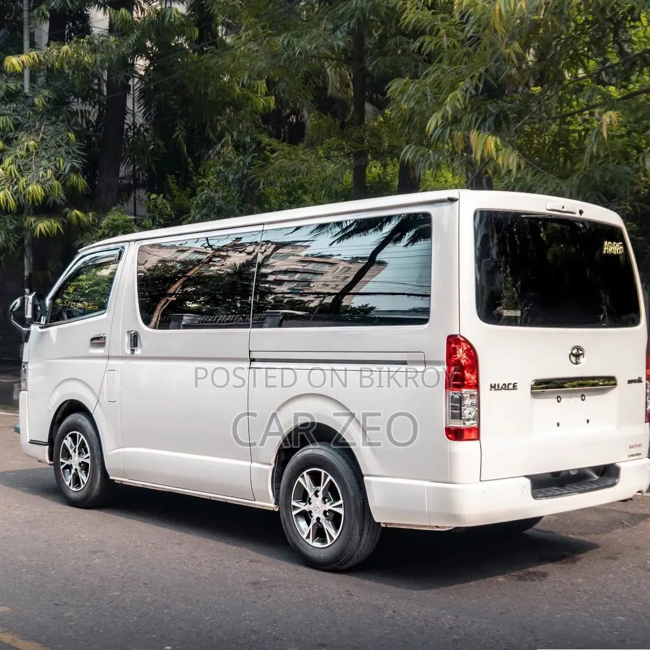 Toyota HiAce 2022 White