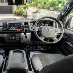 Toyota HiAce 2022 White