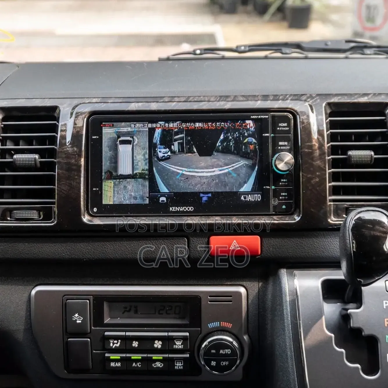 Toyota HiAce 2022 White