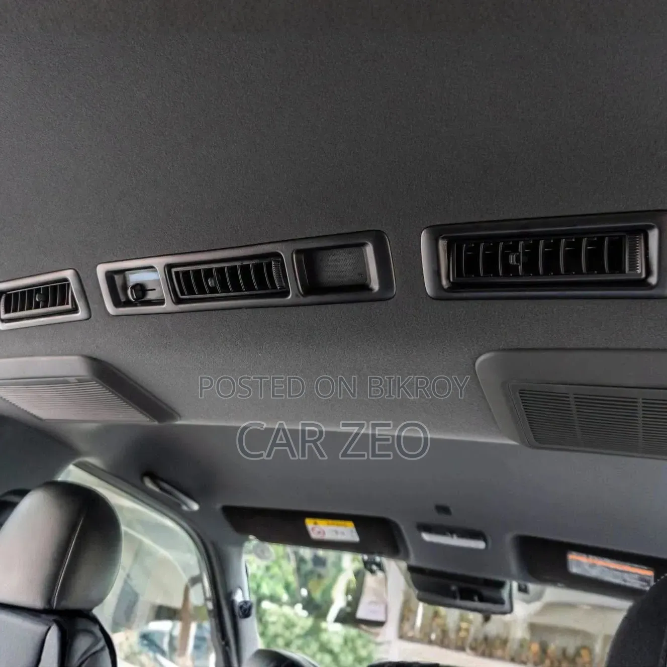 Toyota HiAce 2022 White
