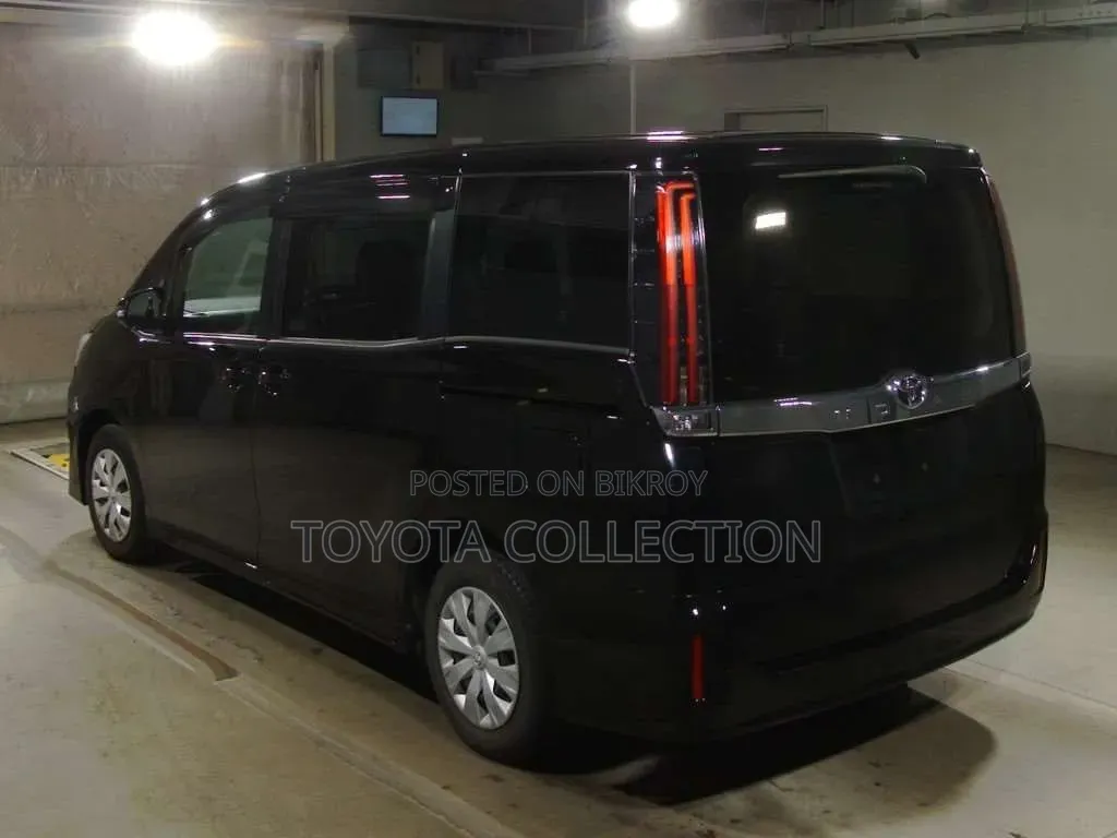 Toyota Noah 2021 Black