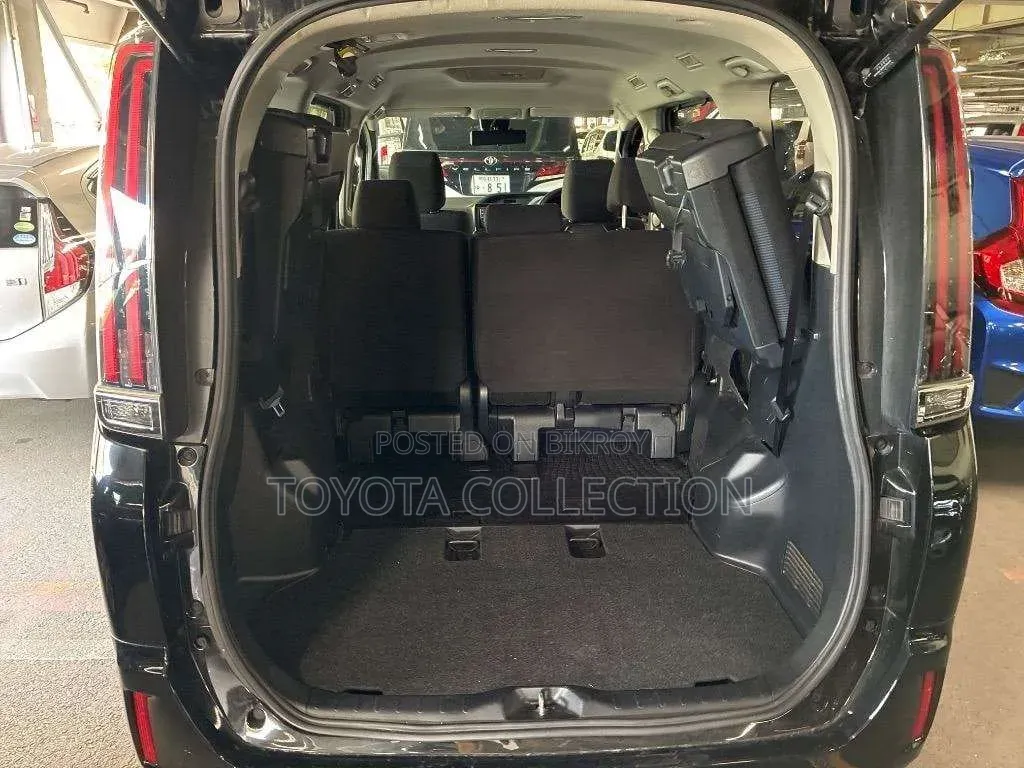 Toyota Noah 2021 Black