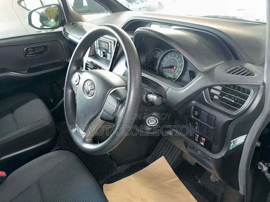 Toyota Noah 2021 Black