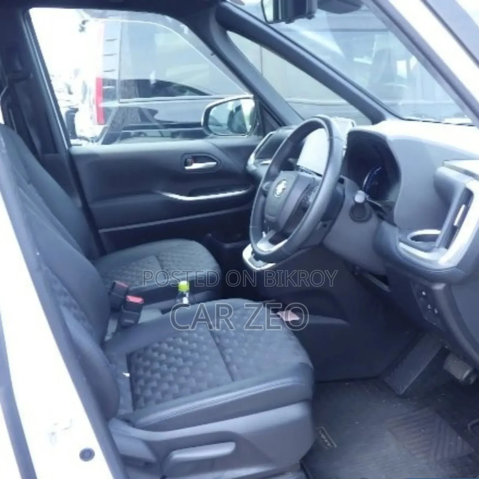 Toyota Voxy Hybrid S-Z 2WD 7-Seater 2022 Pearl