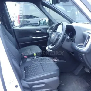 Toyota Voxy Hybrid S-Z 2WD 7-Seater 2022 Pearl