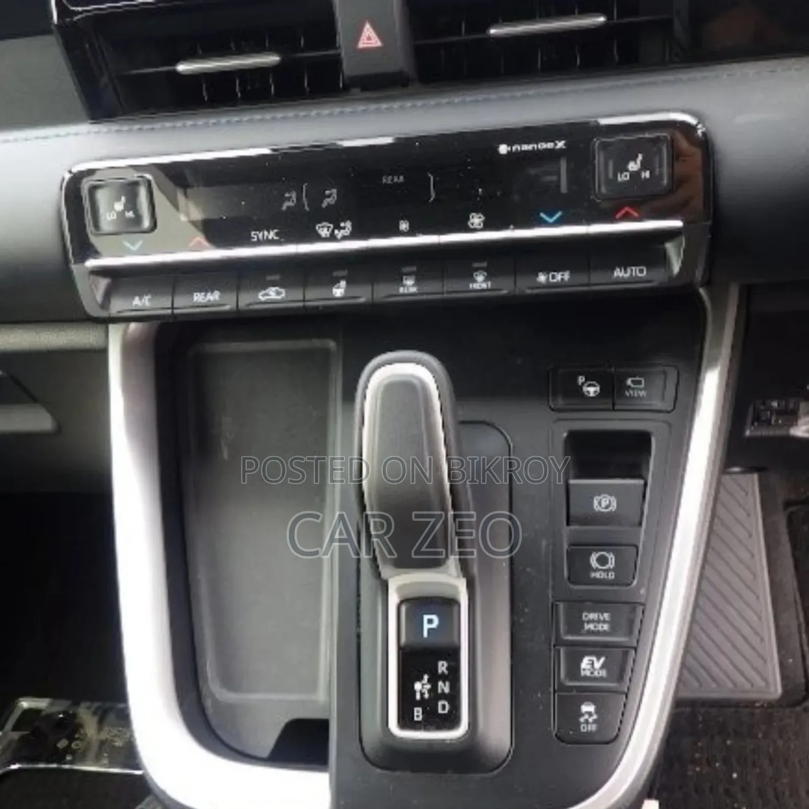 Toyota Voxy Hybrid S-Z 2WD 7-Seater 2022 Pearl