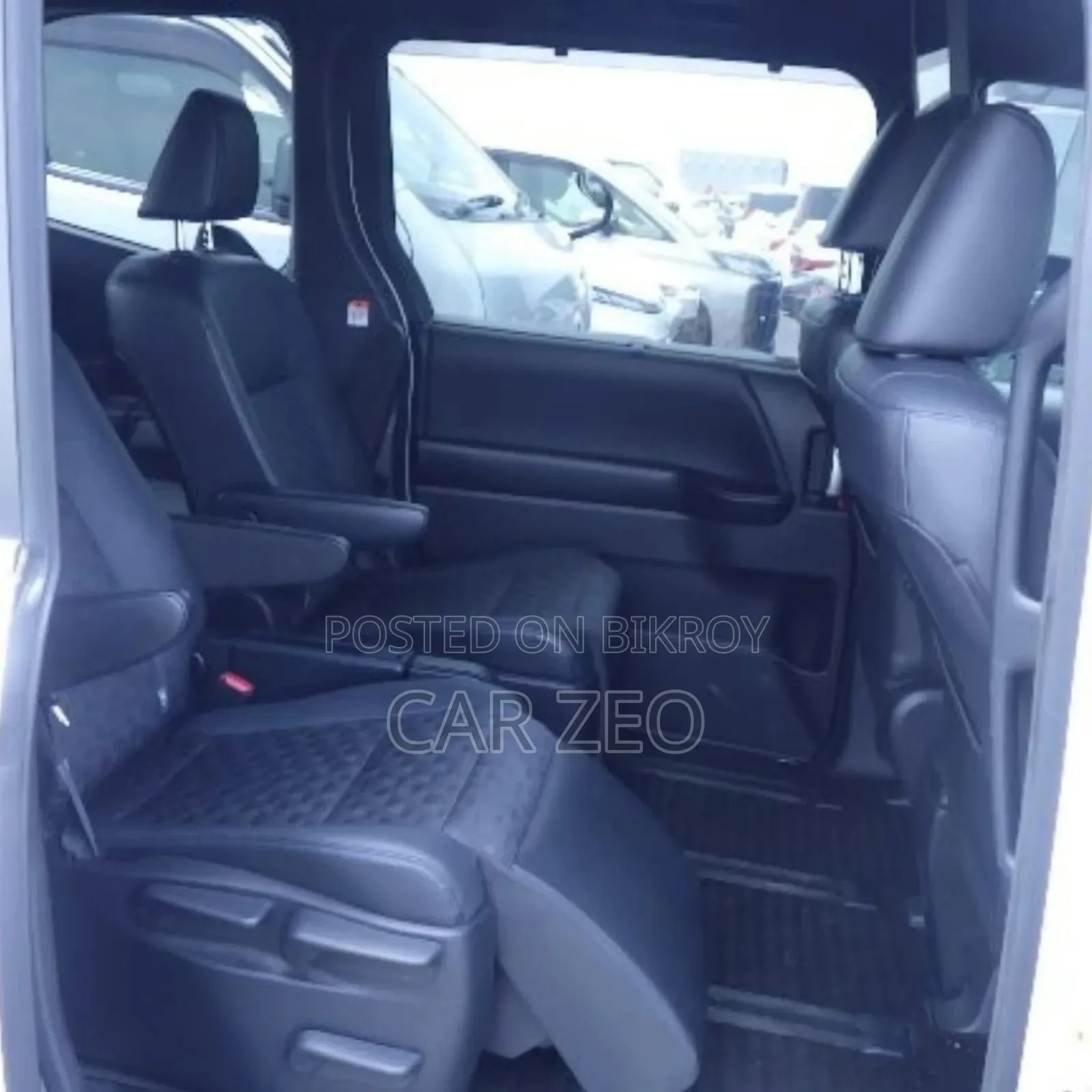 Toyota Voxy Hybrid S-Z 2WD 7-Seater 2022 Pearl