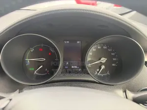 Toyota C-HR 2021 Pearl
