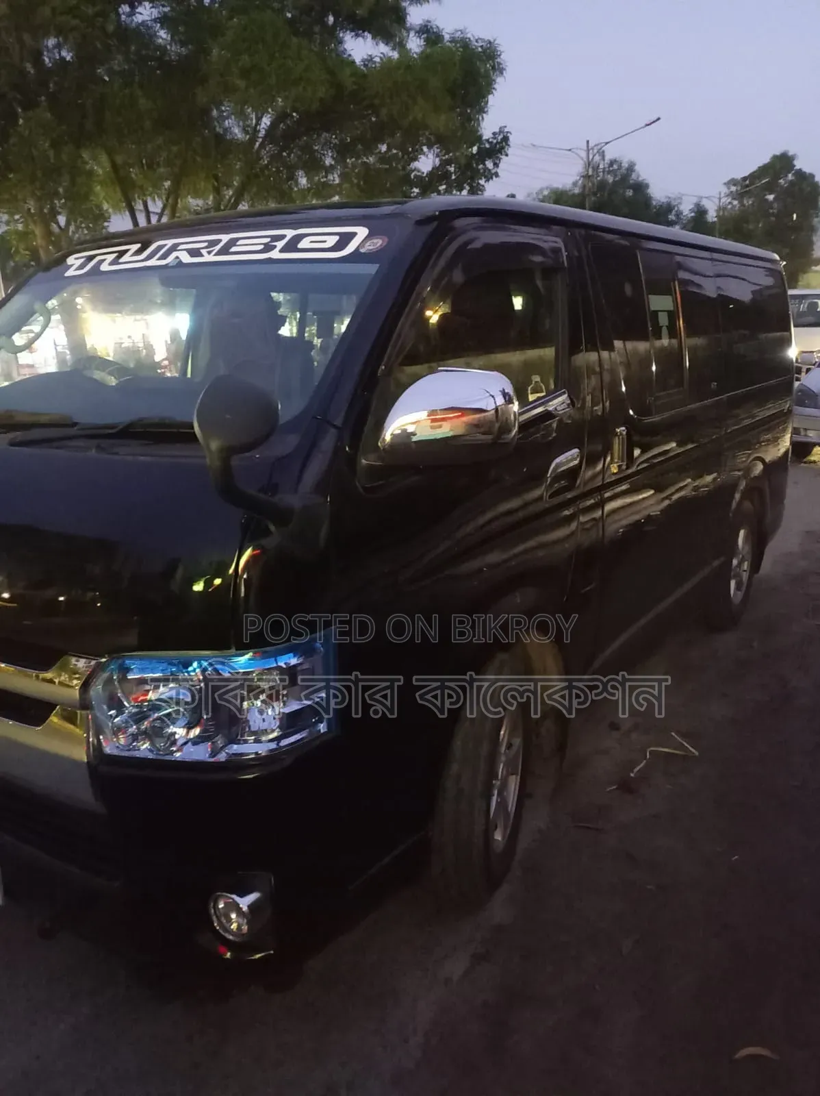 Toyota HiAce 2010 Black