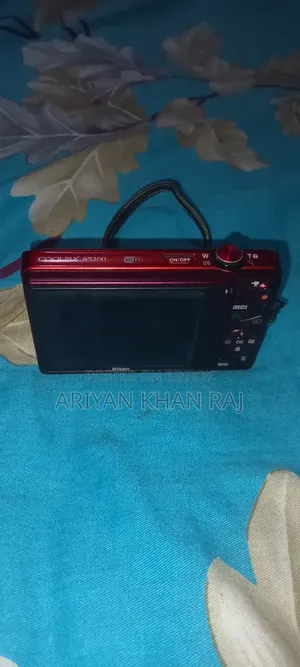 I need urgent money so I will sell my favorite camera