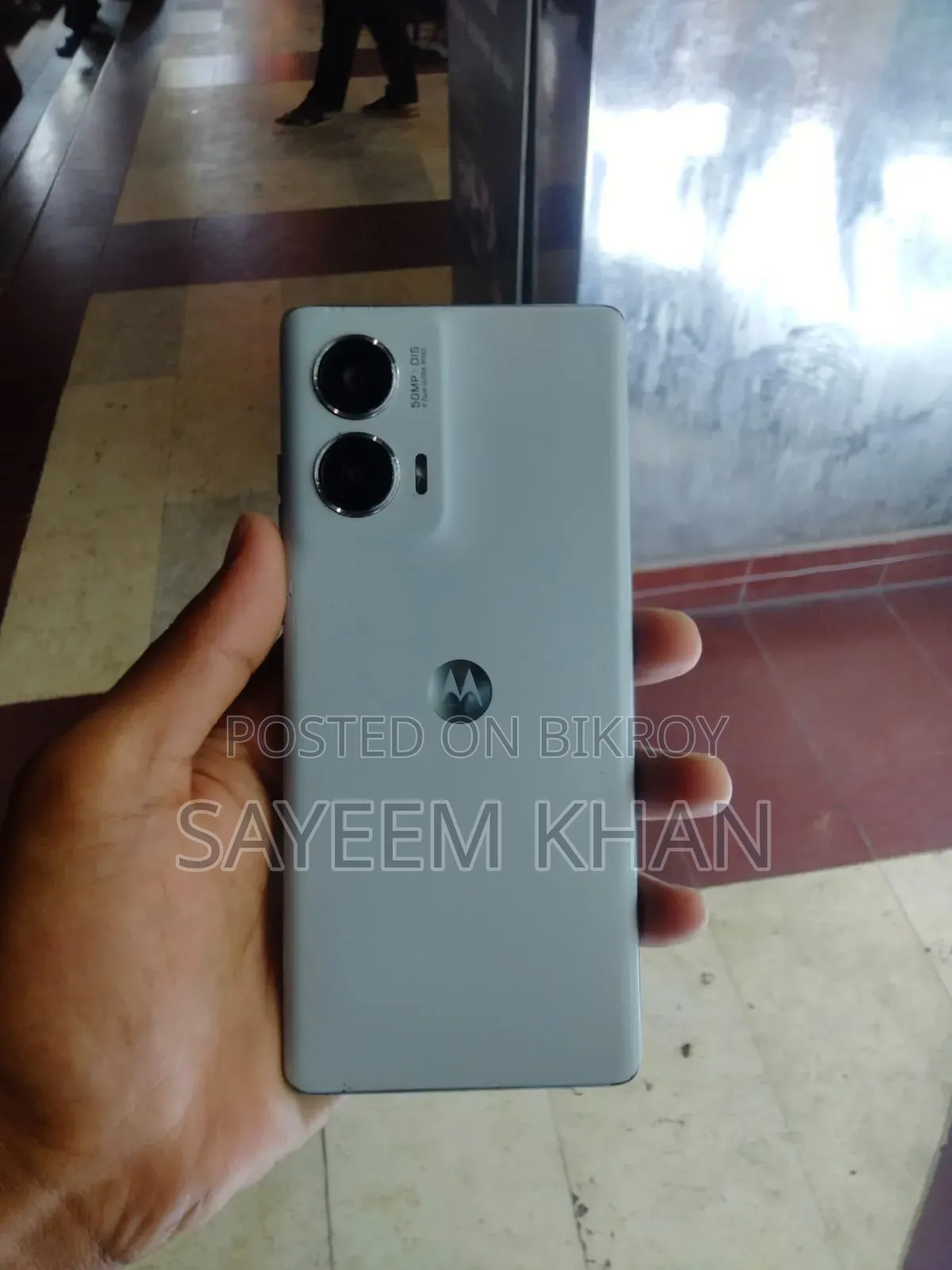 মোটর চলা এজ ৫০ ফিউশন ২৫৬ জিবি সাদা