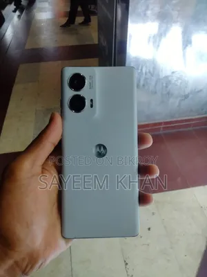 মোটর চলা এজ ৫০ ফিউশন ২৫৬ জিবি সাদা