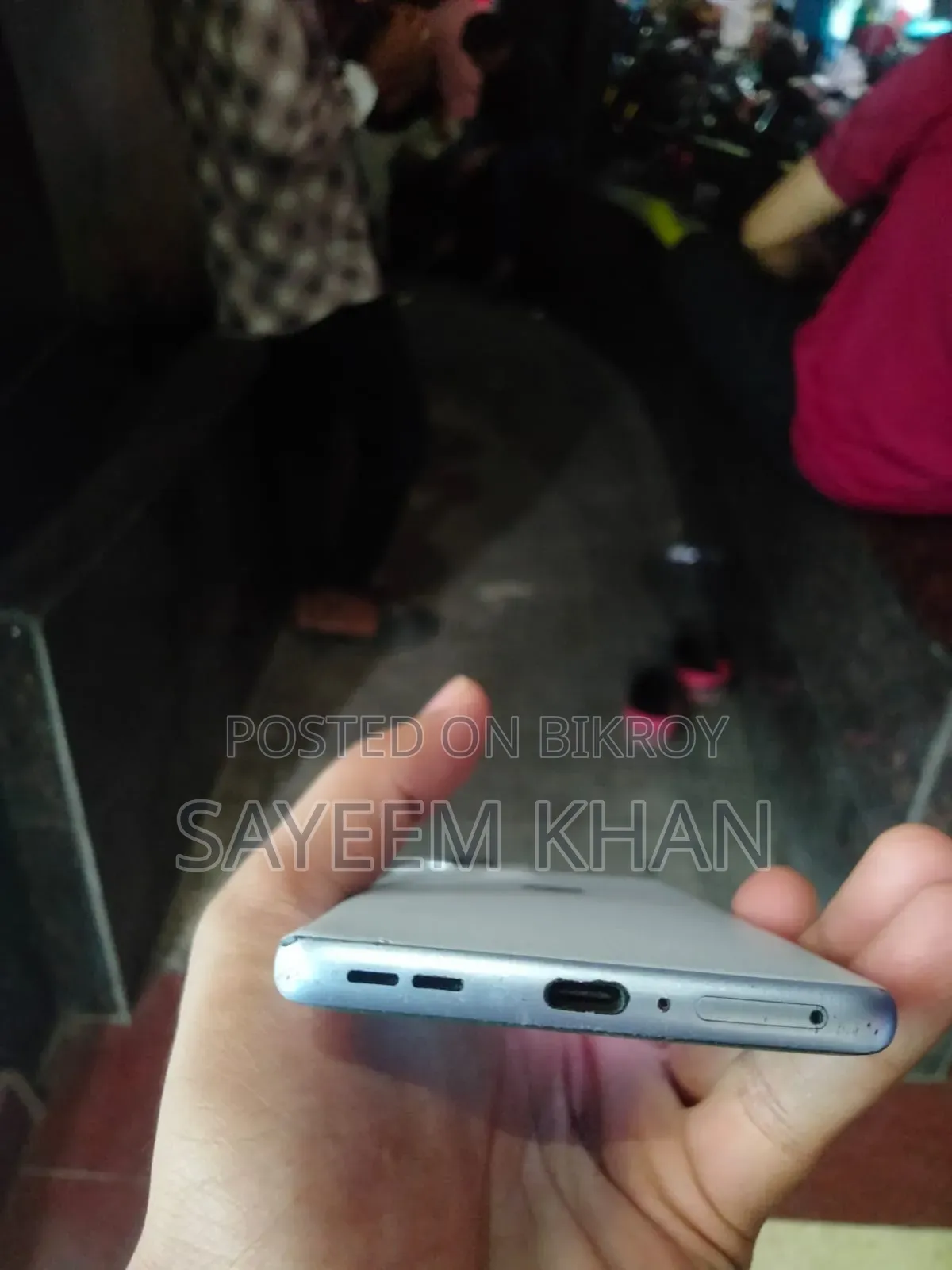 মোটর চলা এজ ৫০ ফিউশন ২৫৬ জিবি সাদা