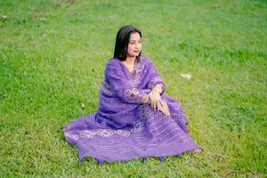 কোটা কাপড়ের উপর জ‍্যরিসুতার কাজ