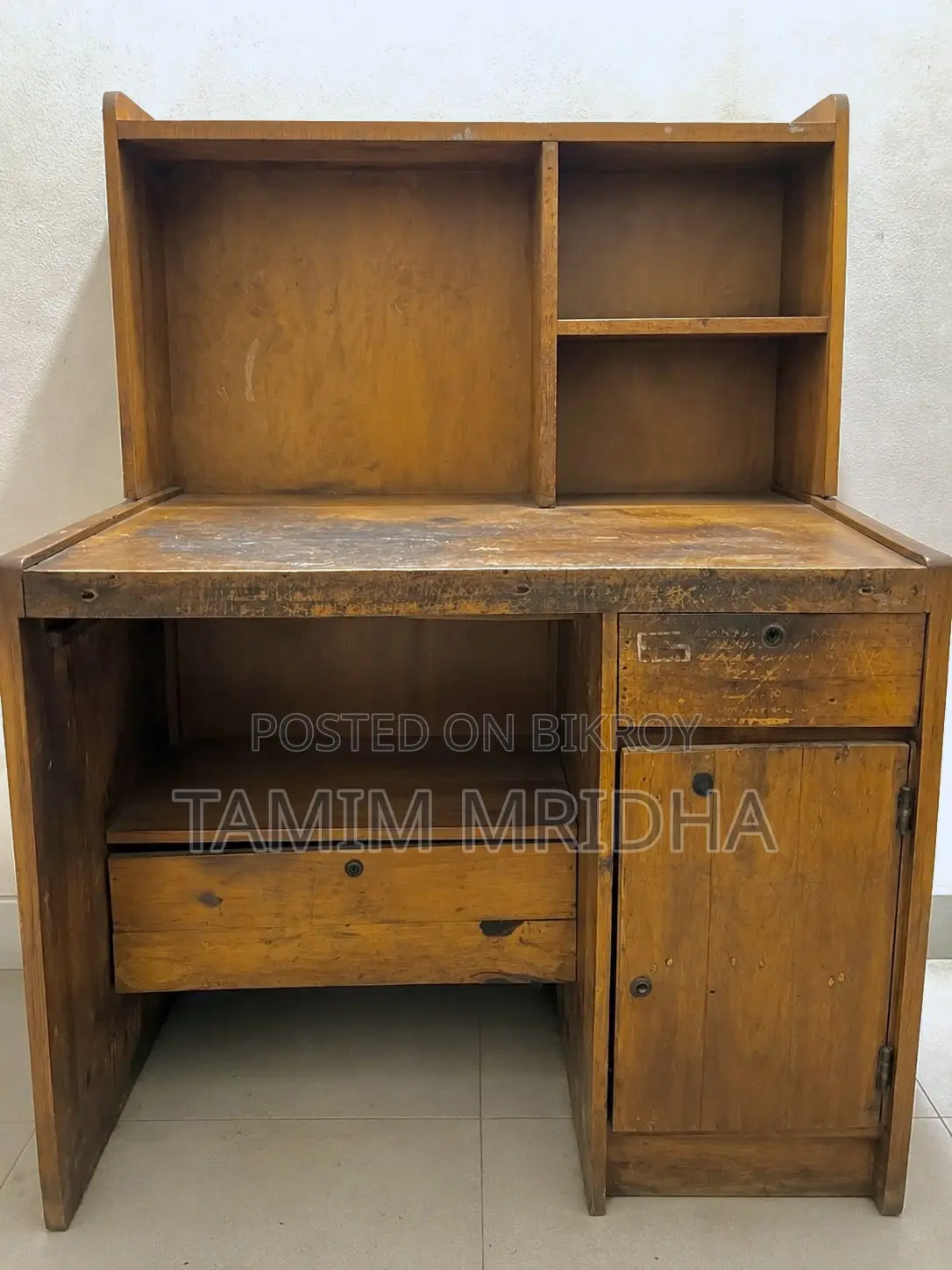 Reading Table for Sale - 2x3 Ft