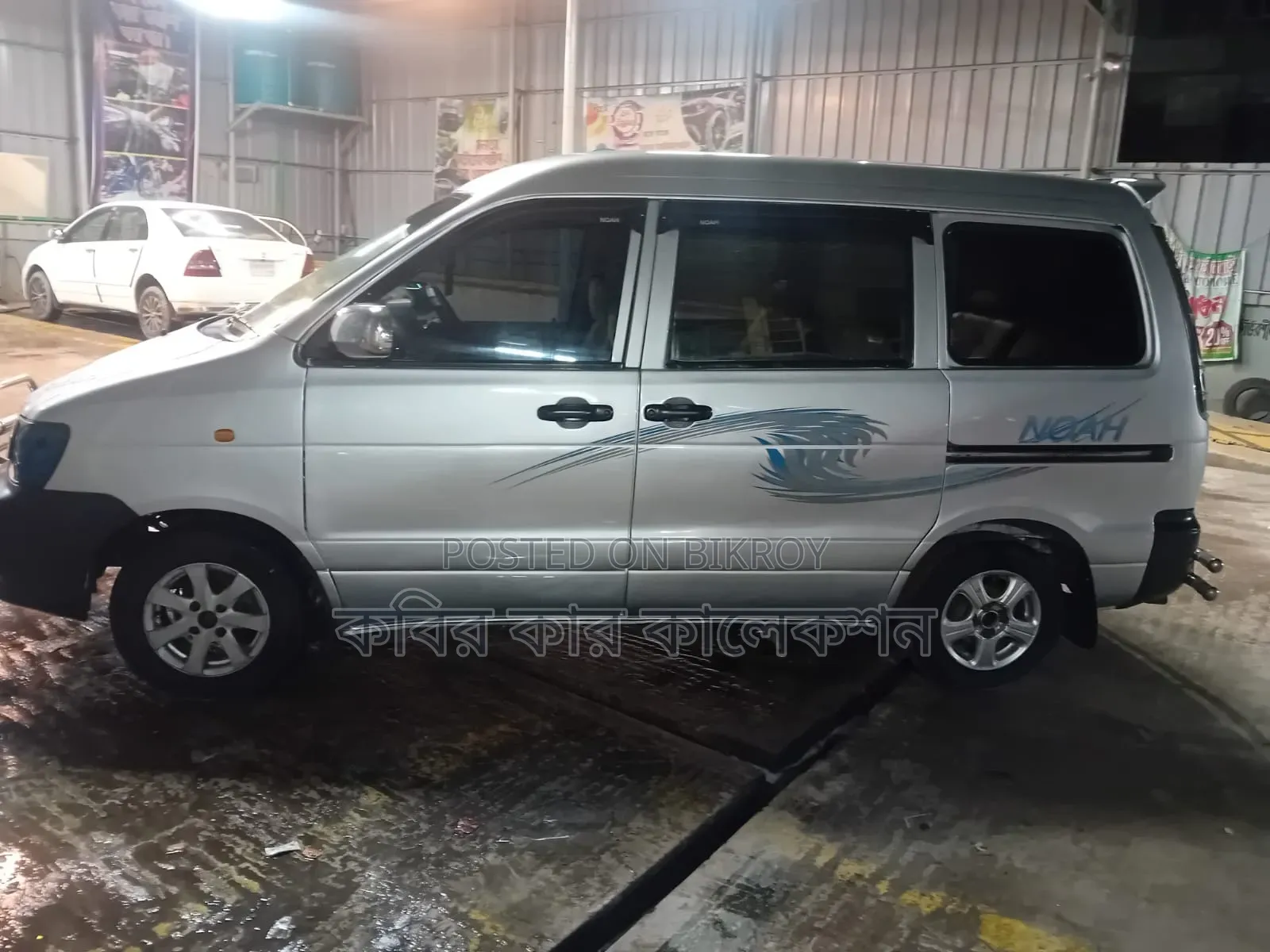 টয়োটা নোয়া ২০০৬ সিলভার