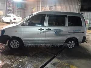 Toyota Noah 2006 Silver