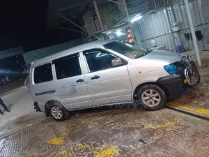 টয়োটা নোয়া ২০০৬ সিলভার