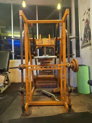 জিম লেগ প্রেস উইথ হ্যাক স্কোয়াট