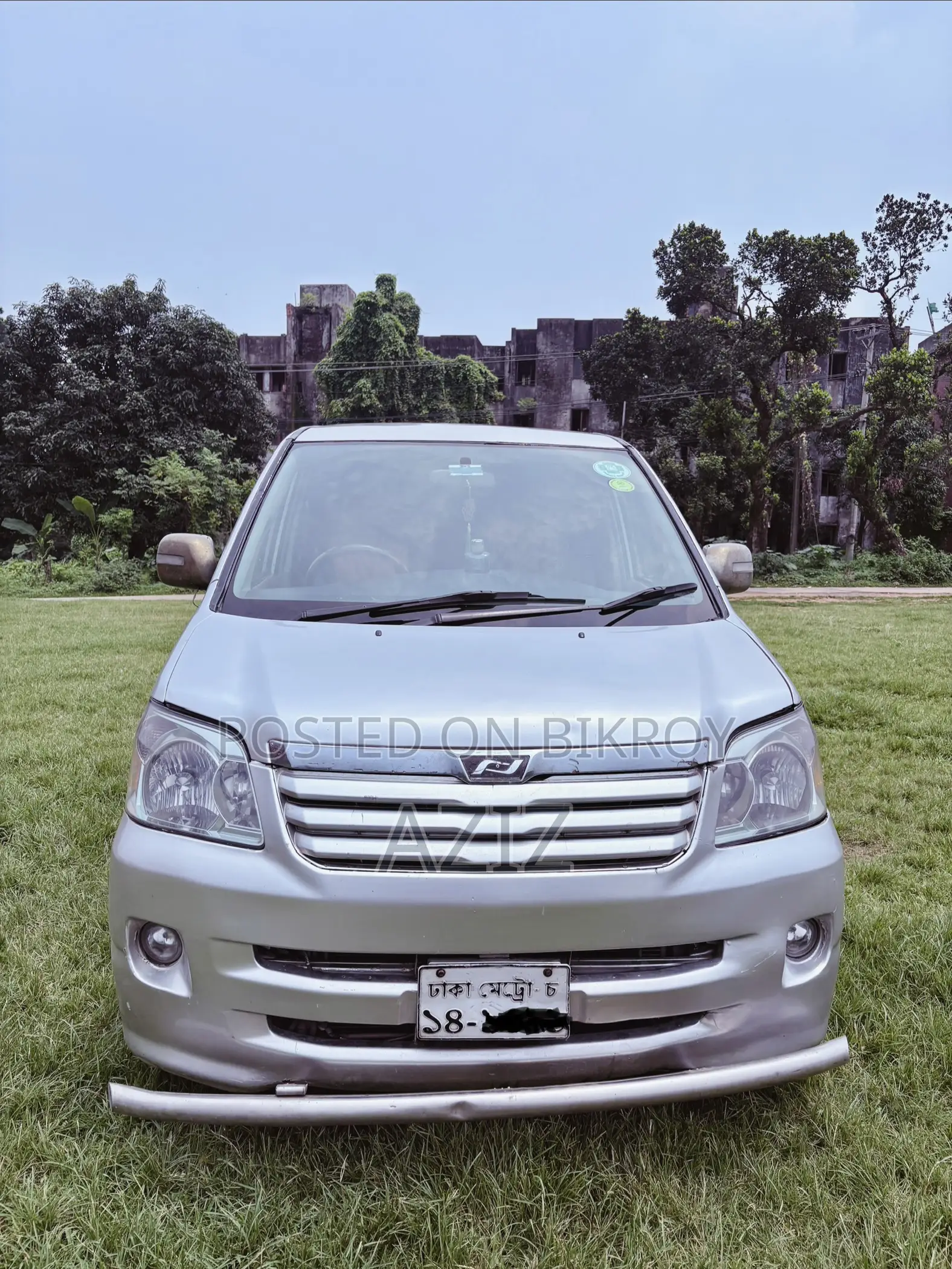 Toyota Noah 2.0 Four Wheel Drive (8 Seater) 2004 Silver