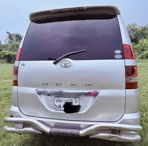 Toyota Noah 2.0 Four Wheel Drive (8 Seater) 2004 Silver