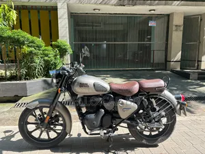 Royal Enfield Classic 350 2025 Gray