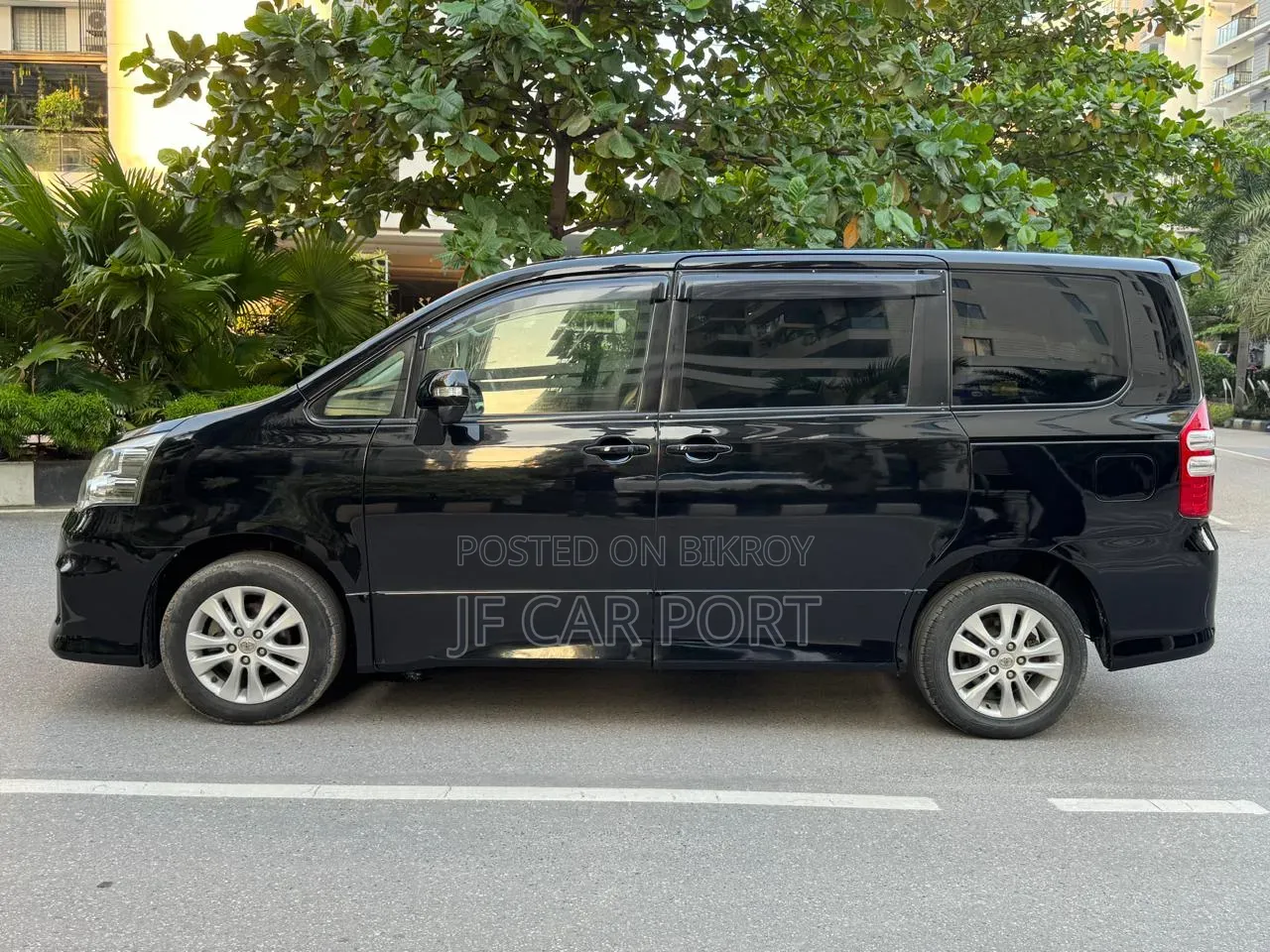 Toyota Noah 2012 Black