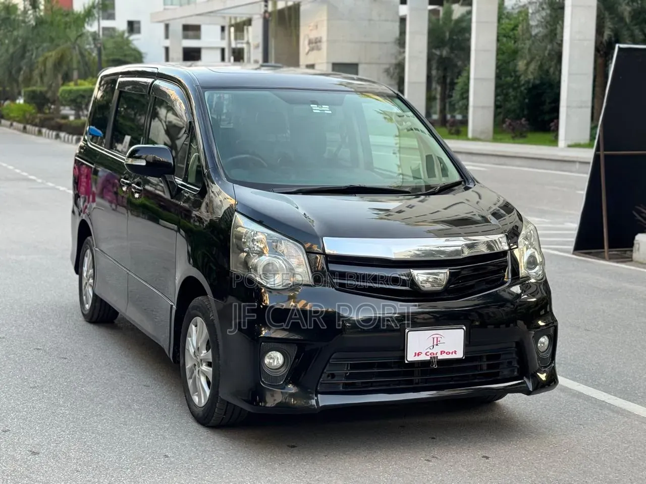 Toyota Noah 2012 Black