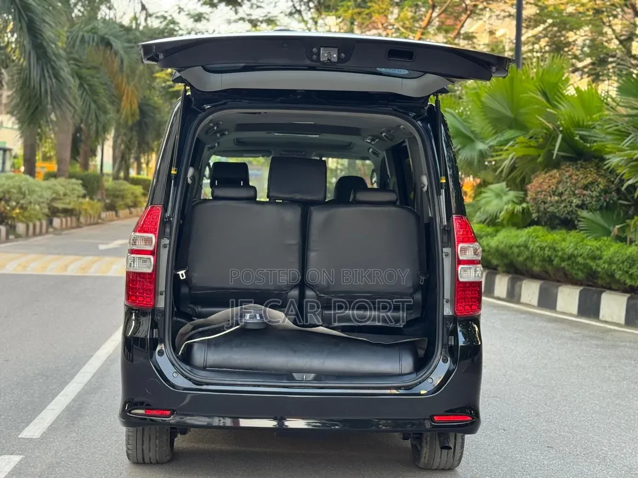 Toyota Noah 2012 Black
