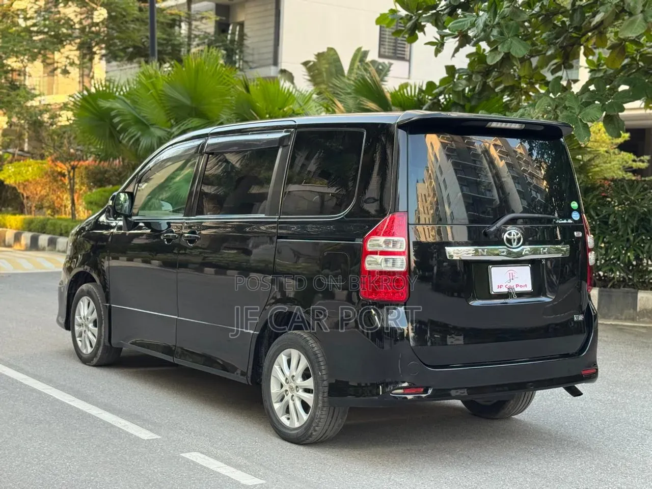 Toyota Noah 2012 Black