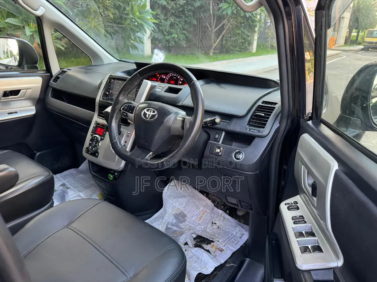 Toyota Noah 2012 Black