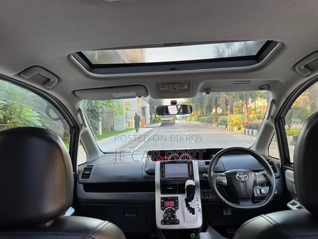 Toyota Noah 2012 Black