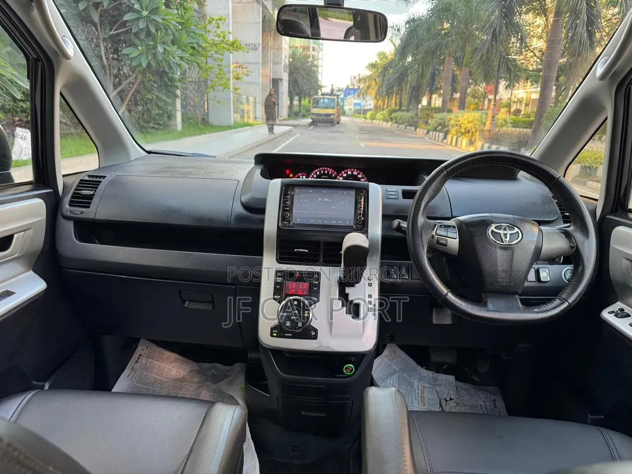 Toyota Noah 2012 Black