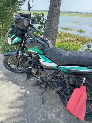 বাজাজ ডিসকভার ১২৫ ২০২৩ সবুজ