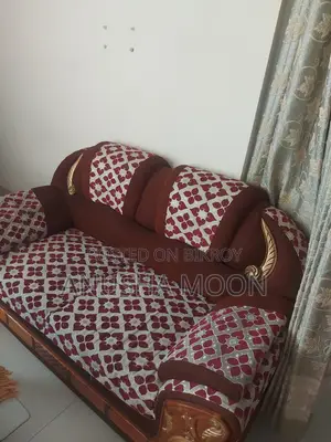 জরুরি ভিত্তিতে ৫ সিটের সোফা বিক্রি হবে।