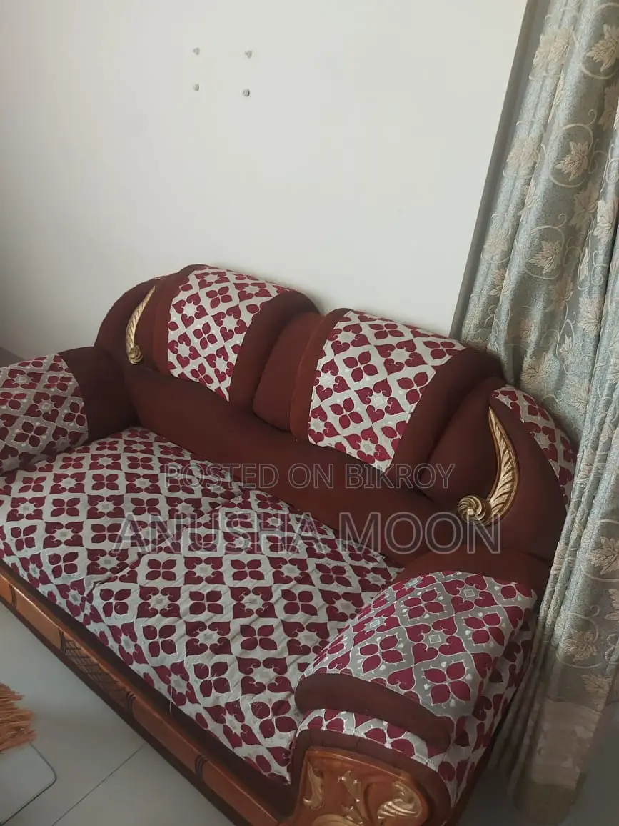 জরুরি ভিত্তিতে ৫ সিটের সোফা বিক্রি হবে।